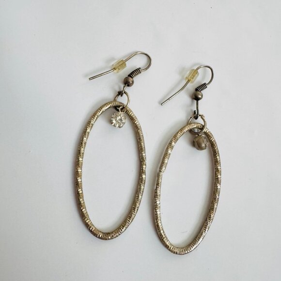 Vintage textured oval hoop dangling earrings - Picture 2 of 4